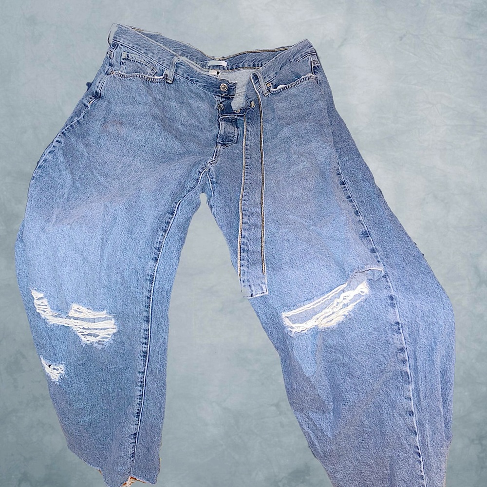 NEVER WORN FOREVER 21 Denim washed knee rip Jeans